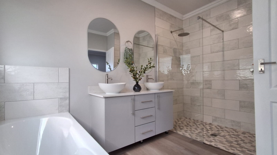 3 Bedroom Property for Sale in Stilbaai Wes Western Cape